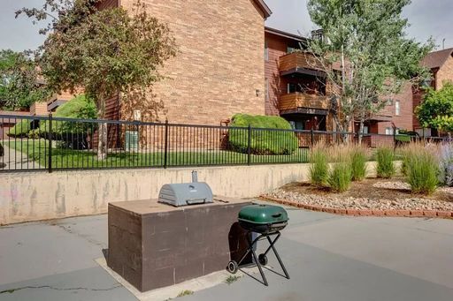 Building Photo - Lovely 1 Bedroom, 1 Bathroom Lakewood Condo! Community POOL!!!