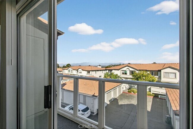 Building Photo - 30902 Club House Dr