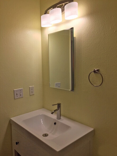 Building Photo - 1235 Broadway St SW