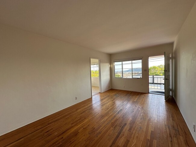 Building Photo - Riviera 1 Bdrm with City Views!