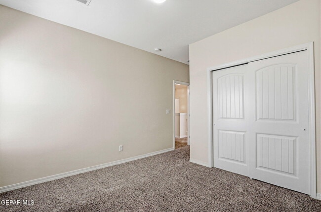 Building Photo - 904 Keenland Ave