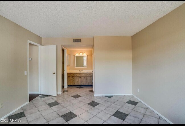 Building Photo - 20621 N 31st Ave