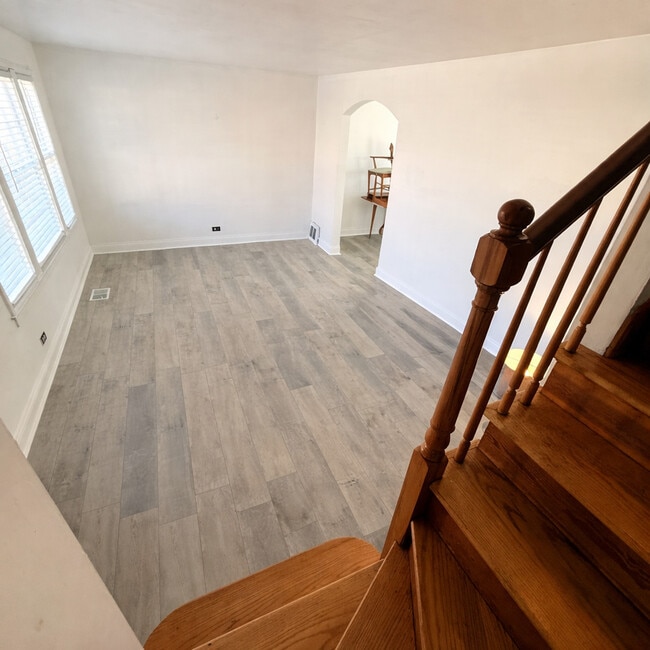 Building Photo - 3857 W 51st St