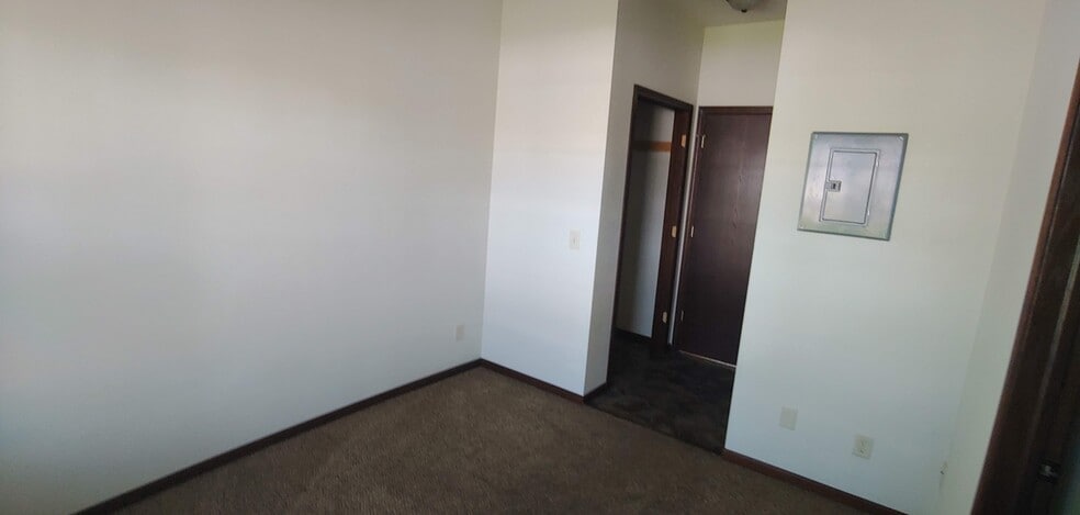Building Photo - 1616 West Ave S