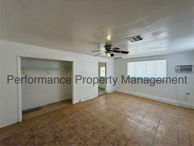 Building Photo - 3703 Eucalyptus Dr