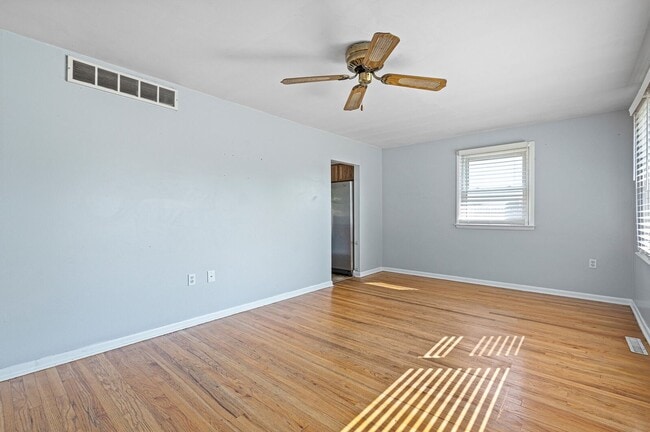 Building Photo - Welcome to Newark, DE!