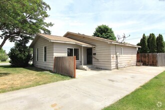 Building Photo - 2 Bed/1 Bath Central Richland Duplex