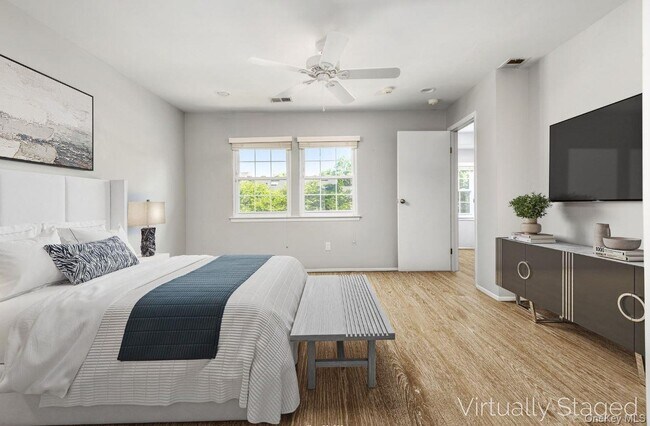 Building Photo - 138 The Knoll