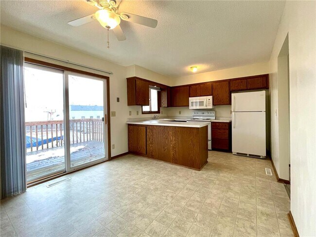 Building Photo - 6166 Upper 51st St N