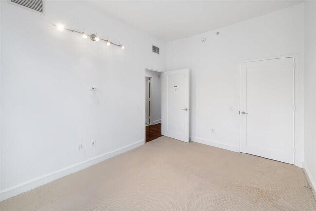 Building Photo - 8100 River Rd