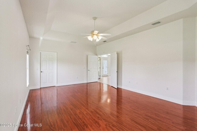 Building Photo - 929 Hialeah St
