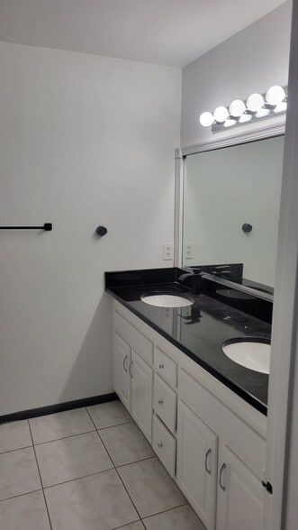 Building Photo - 117 Chicago Woods Cir