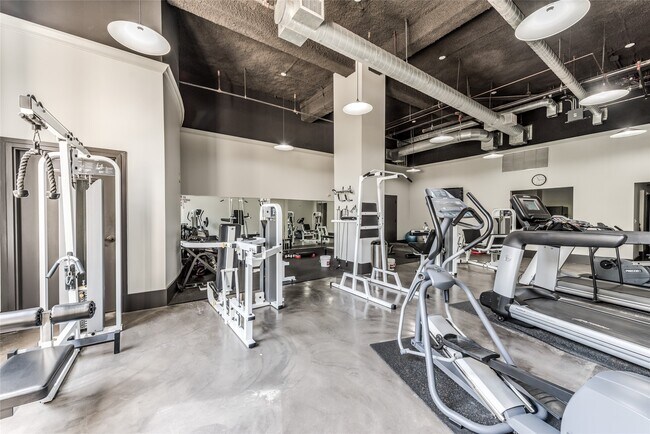 Building Photo - 915 Franklin St