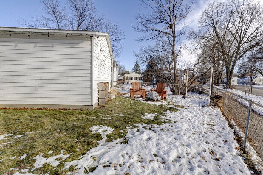 Building Photo - 3621 Dennett Dr