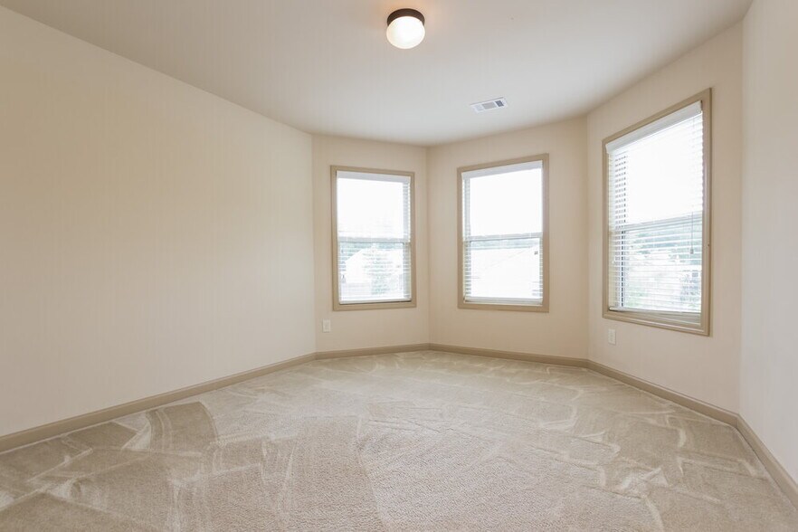 Building Photo - 1828 Bridle Rd