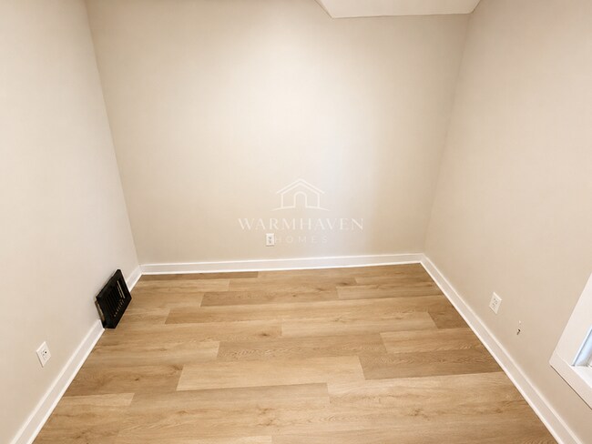 Building Photo - 402 Hall Ave