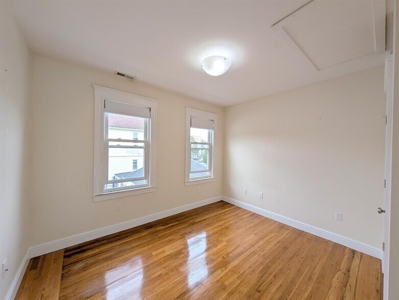 Building Photo - 7 Bonner Ave