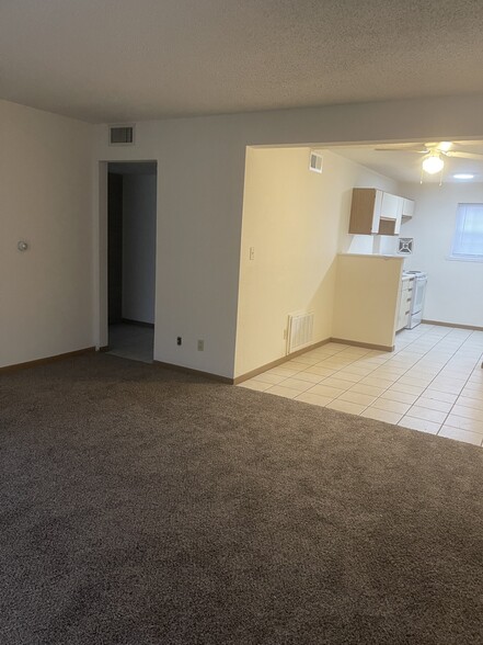 Building Photo - 1648 Towne Dr