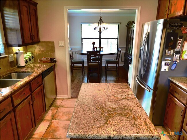 Building Photo - 2505 Mugho Dr