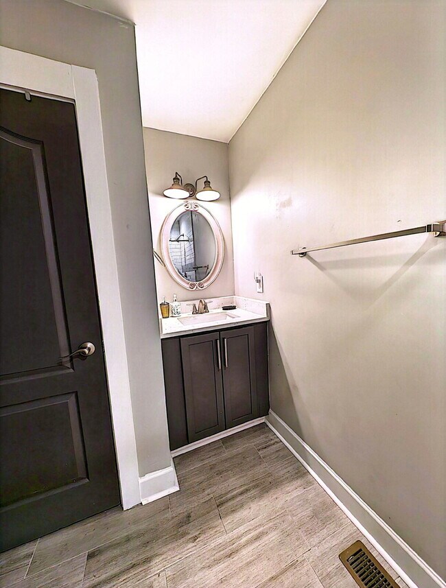 Building Photo - Stylish & Convenient Atlanta Room: All-Inclusive Living!