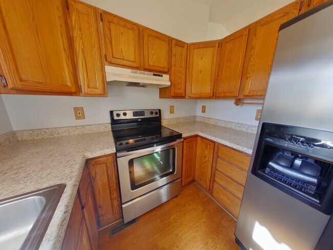 Building Photo - 3 Bedroom Home