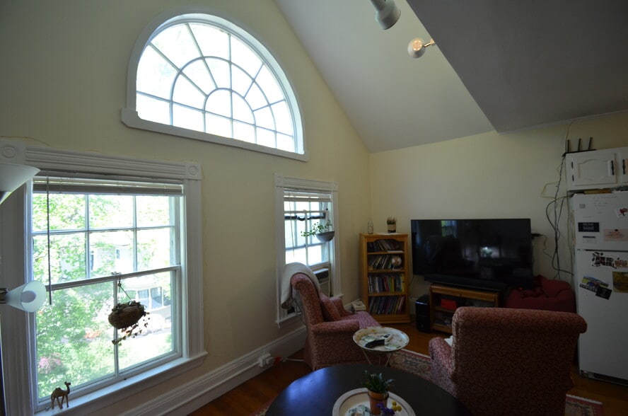 Building Photo - 41 Coolidge St