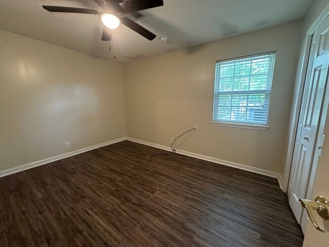 Building Photo - 1304 N Nashville Ave