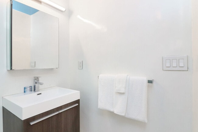 Building Photo - 250 Collins Ave