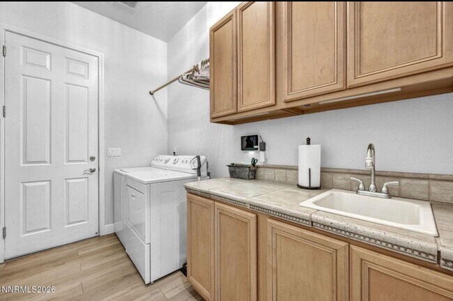 Building Photo - 1658 Bridgeview Ct