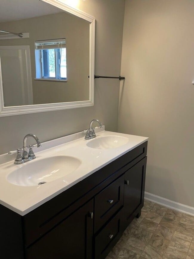 Building Photo - SINGLE FAMILY HOME ~ MOVE IN SPECIAL: NO RENT UNTIL FEBRUARY