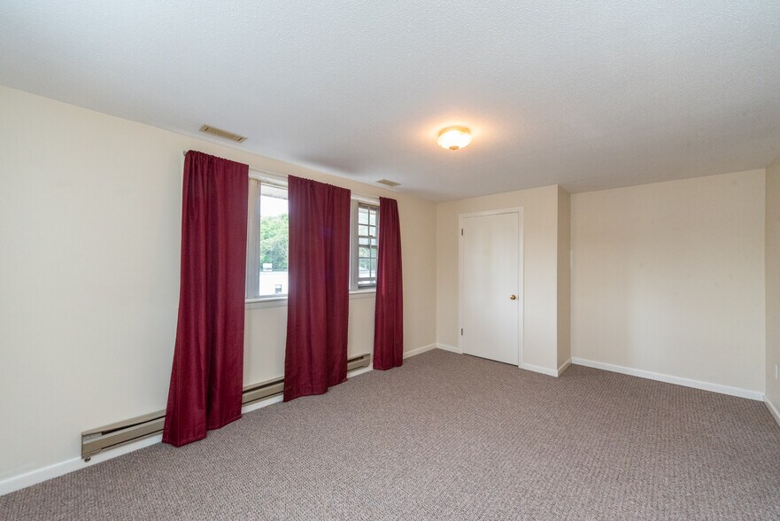 Building Photo - 46 Grove St