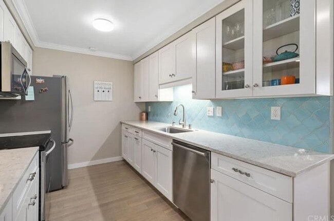 Building Photo - Beautiful Update 2 Bedroom 2 Bathroom Condo