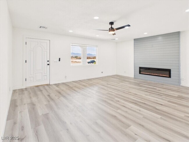 Building Photo - 5610 N Linda St