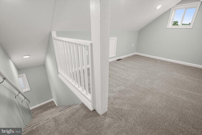 Building Photo - 2917 E Lee Ave