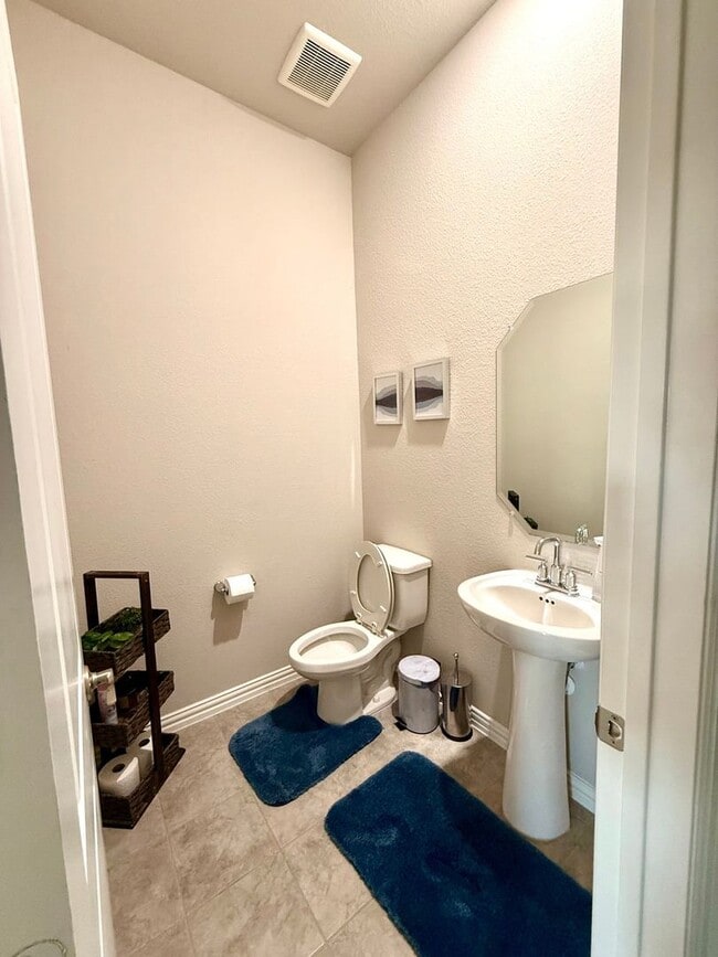 Building Photo - Spacious 4BR4B with Flex Room & OverSized Patio in Aubrey ArrowBrooke