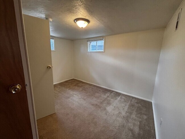 Building Photo - 4 Bedroom 2 Bath Single Family Home In South Cheyenne
