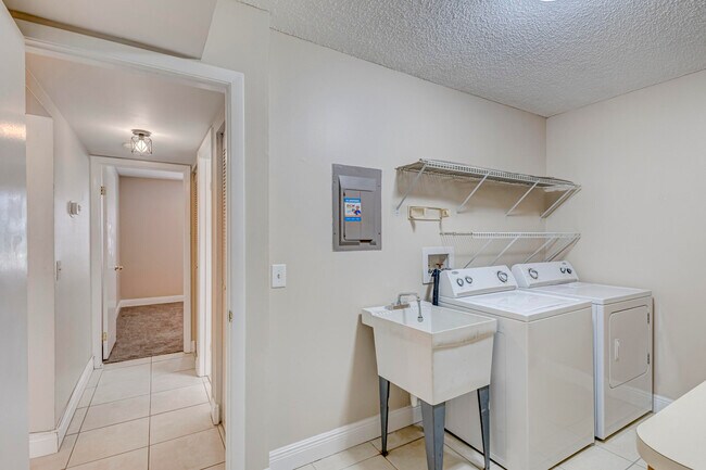 Building Photo - 601 Sabal Ridge Cir