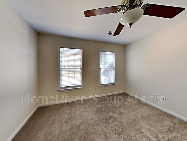 Building Photo - 1040 Queensgate Dr SE