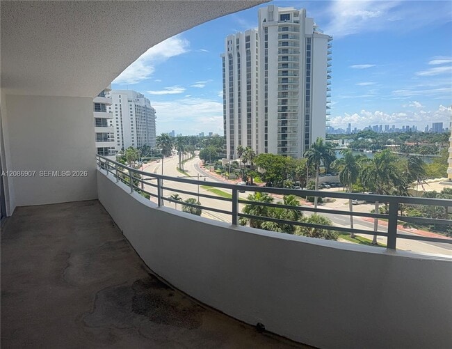 Building Photo - 5555 Collins Ave