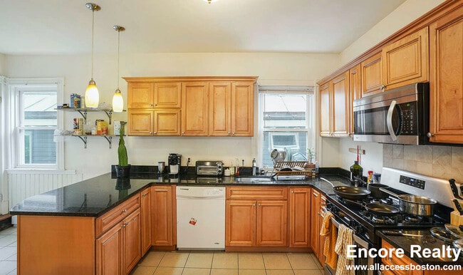 Building Photo - 13 Sachem St