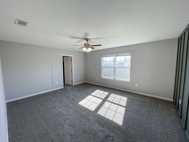 Building Photo - 7050 White Pine Ave