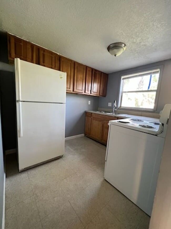 Building Photo - 3401 Ave R NW