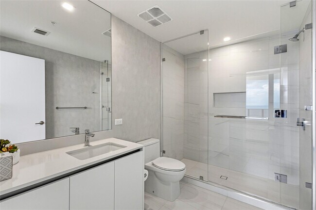 Building Photo - 900 N Ocean Blvd