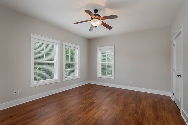 Building Photo - The Grove