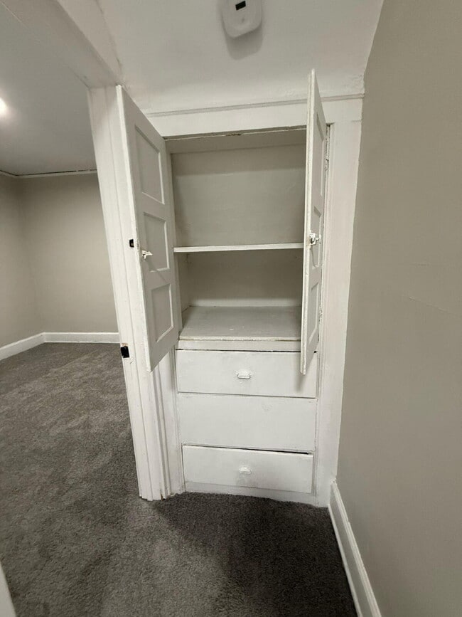 Building Photo - Bright & Cozy 3-Bed Duplex for Rent in Detroit