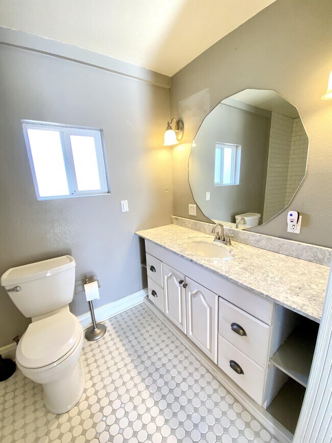 Building Photo - 955 5th St