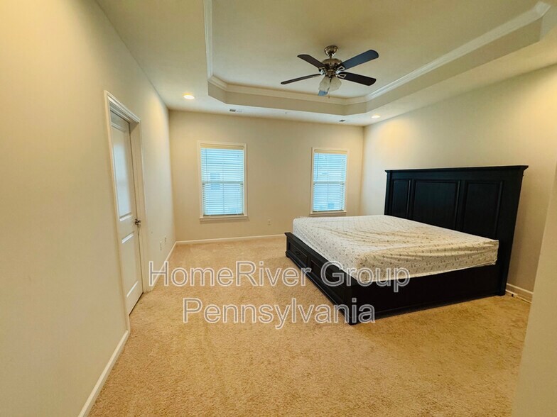 Building Photo - 426 Fairmont Dr