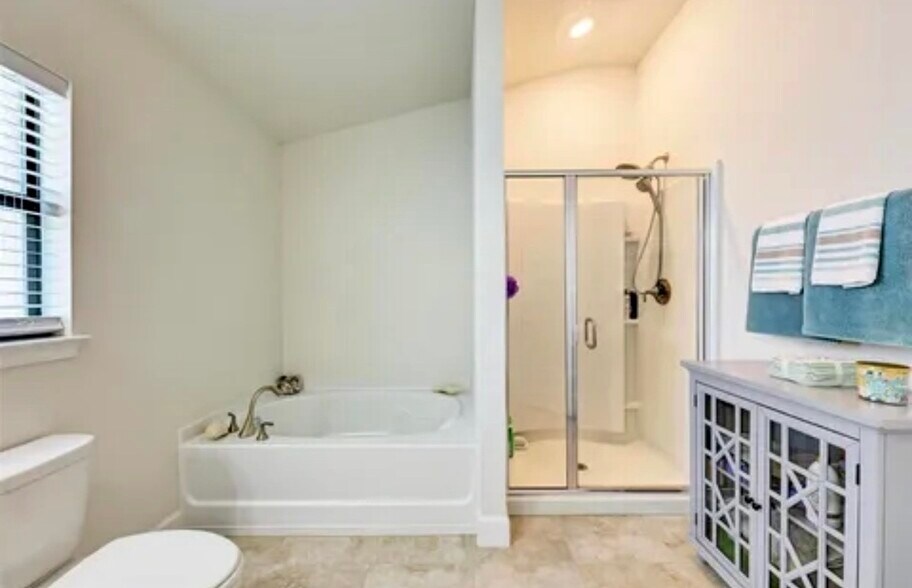 Building Photo - 9302 46th Ct E