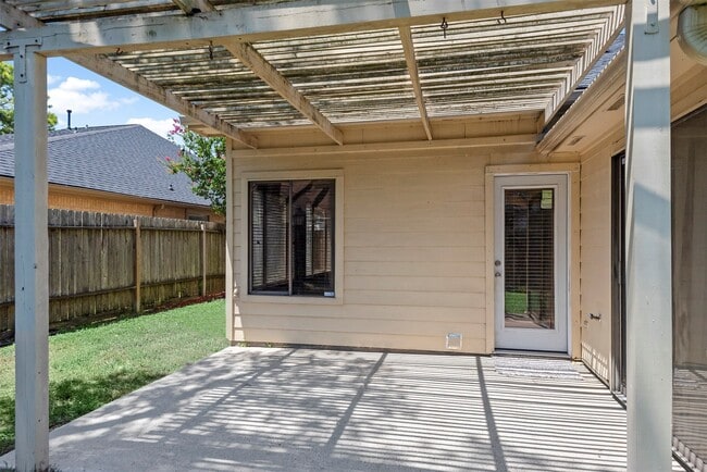 Building Photo - 10842 Ryan Trails Dr