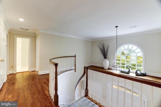 Building Photo - 8001 Greenwich Woods Dr